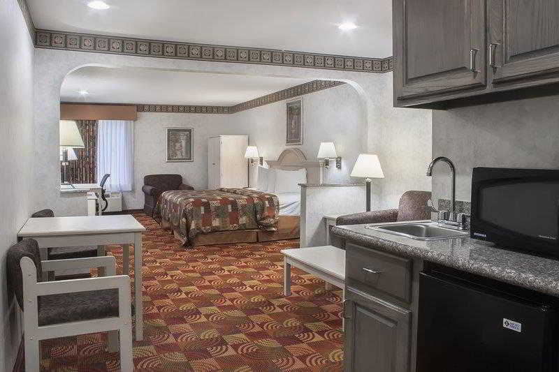 Americas Best Value Inn & Suites Bastrop Exterior foto