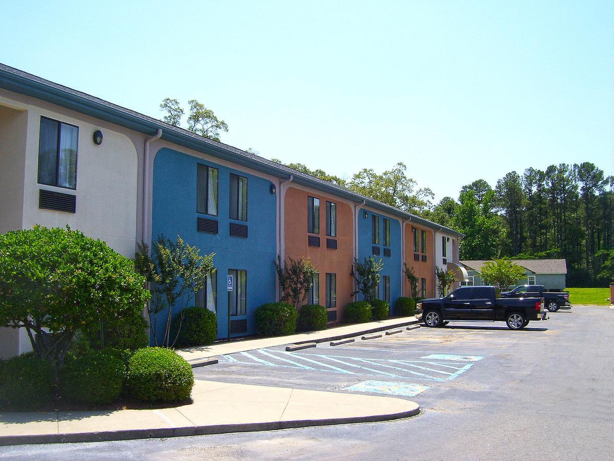 Americas Best Value Inn & Suites Bastrop Exterior foto