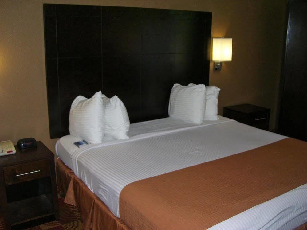 Americas Best Value Inn & Suites Bastrop Exterior foto