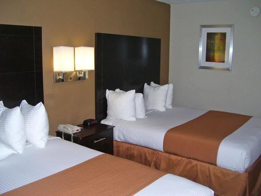 Americas Best Value Inn & Suites Bastrop Exterior foto